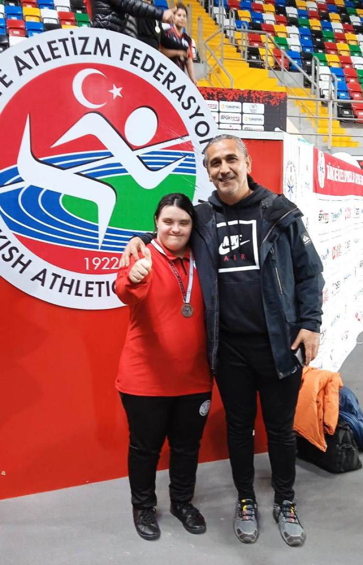KOCASİNAN’IN ÖZEL SPORCUSU BETÜL SOLMAZ, TÜRKİYE ÜÇÜNCÜSÜ OLDU