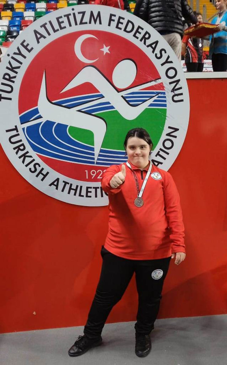 KOCASİNAN’IN ÖZEL SPORCUSU BETÜL SOLMAZ, TÜRKİYE ÜÇÜNCÜSÜ OLDU