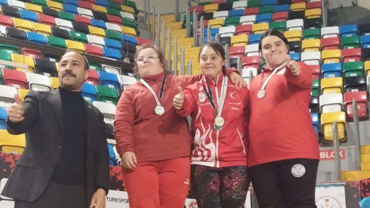 KOCASİNAN’IN ÖZEL SPORCUSU BETÜL SOLMAZ, TÜRKİYE ÜÇÜNCÜSÜ OLDU