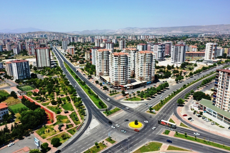 BAŞKAN ÇOLAKBAYRAKDAR, “DÖNÜŞÜMLE 3 BİN 979 AİLE MUTLU VE HUZURLU YUVALARINDA”