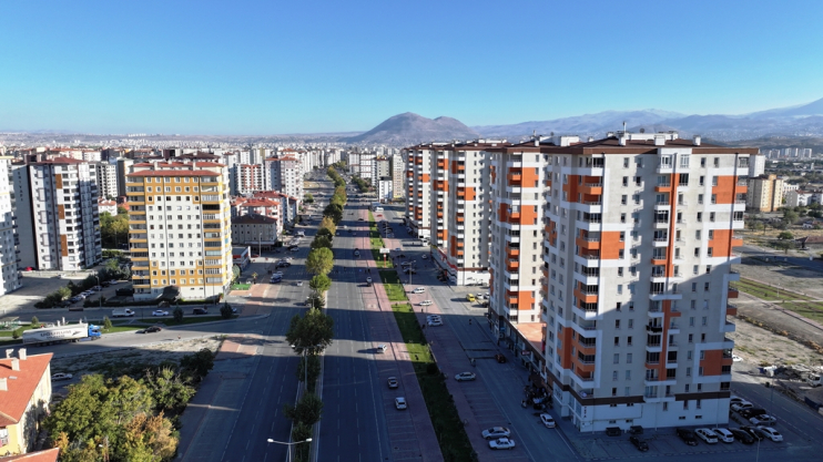 BAŞKAN ÇOLAKBAYRAKDAR, “DÖNÜŞÜMLE 3 BİN 979 AİLE MUTLU VE HUZURLU YUVALARINDA”
