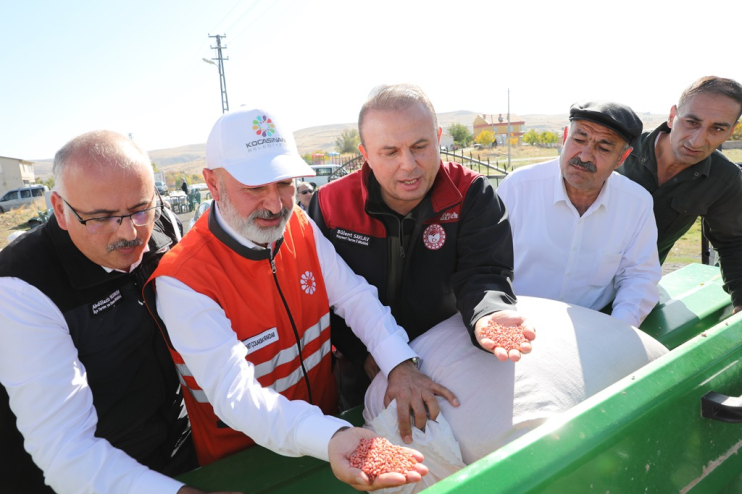 BAŞKAN ÇOLAKBAYRAKDAR, “KIRSAL MAHALLELERDE GELECEĞİ İNŞA EDEN HİZMETLERE İMZA ATTIK”