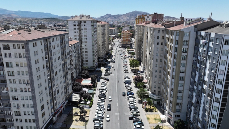 BAŞKAN ÇOLAKBAYRAKDAR, "ŞEHRİN KALBİNE MODERN VE ESTETİK BİR KİMLİK KAZANDIRIYORUZ"
