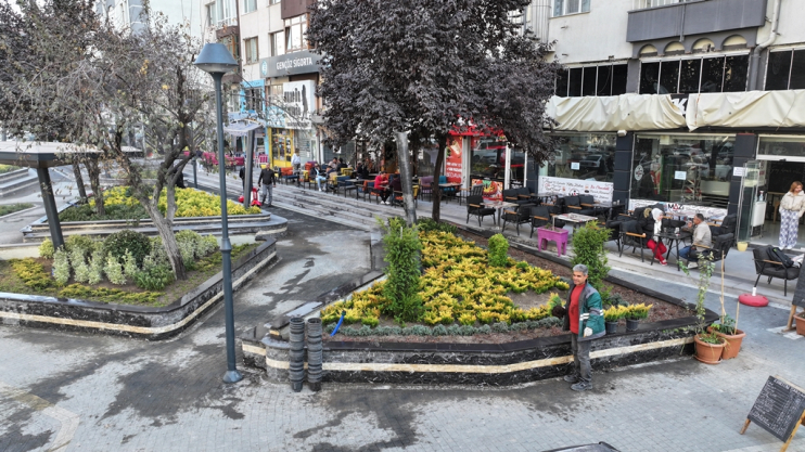 BAŞKAN ÇOLAKBAYRAKDAR, "ŞEHRİN KALBİNE MODERN VE ESTETİK BİR KİMLİK KAZANDIRIYORUZ"