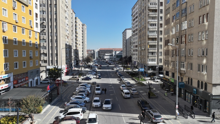 BAŞKAN ÇOLAKBAYRAKDAR, "ŞEHRİN KALBİNE MODERN VE ESTETİK BİR KİMLİK KAZANDIRIYORUZ"