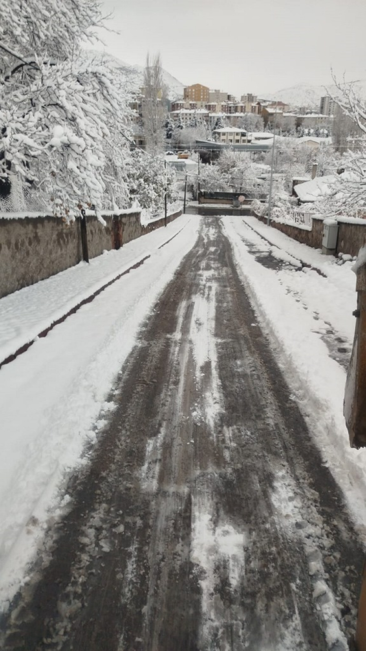 BAŞKAN ÇOLAKBAYRAKDAR, “KAR, ŞEHRİMİZE BEREKET GETİRİRKEN, ULAŞIM GÜVENLİĞİ İÇİN YOĞUN ÇALIŞIYORUZ”