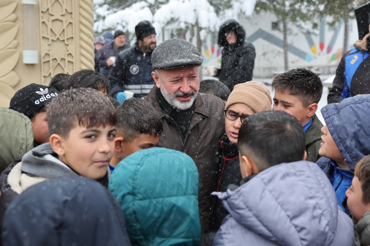BAŞKAN ÇOLAKBAYRAKDAR, VATANDAŞLARIN HEM DUASINI ALDI HEM DE GÖNLÜNÜ FETHETTİ