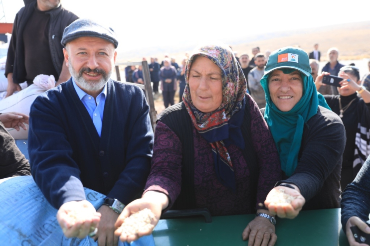 BAŞKAN ÇOLAKBAYRAKDAR’DAN KADINLARIN TARIMSAL ÜRETİMDE SÖZ SAHİBİ OLMASINI SAĞLAYACAK PROJE