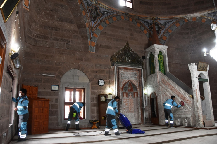 KOCASİNAN’DA CAMİLER, RAMAZAN AYINDA DA GÜL KOKACAK