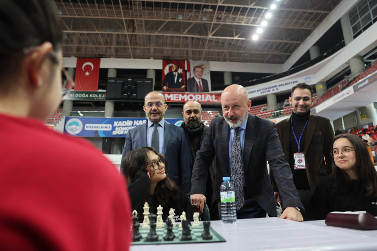 BAŞKAN ÇOLAKBAYRAKDAR, “BÜYÜK VE GÜÇLÜ TÜRKİYE İÇİN ÇOCUKLARI SATRANÇTA BULUŞTURUYORUZ”