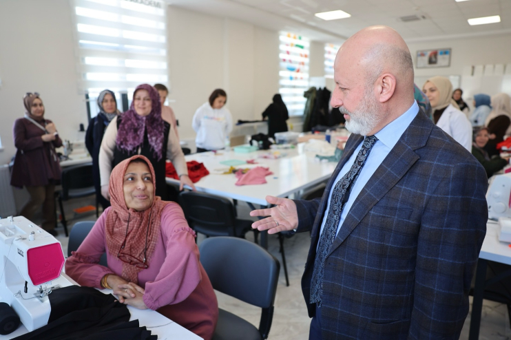 BAŞKAN ÇOLAKBAYRAKDAR, “AKADEMİ İLE 7DEN 70E HERKESİN, ÖZELLİKLE AİLELERİN MUTLULUĞUNU ARTIRIYORUZ”