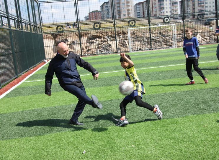 BAŞKAN ÇOLAKBAYRAKDAR, "SPORUN GÜCÜYLE VATANINA BAĞLI, AHLAKLI BİREYLER YETİŞTİRMEYİ HEDEFLİYORUZ"