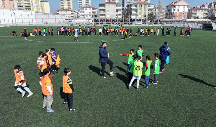 BAŞKAN ÇOLAKBAYRAKDAR, "SPORUN GÜCÜYLE VATANINA BAĞLI, AHLAKLI BİREYLER YETİŞTİRMEYİ HEDEFLİYORUZ"