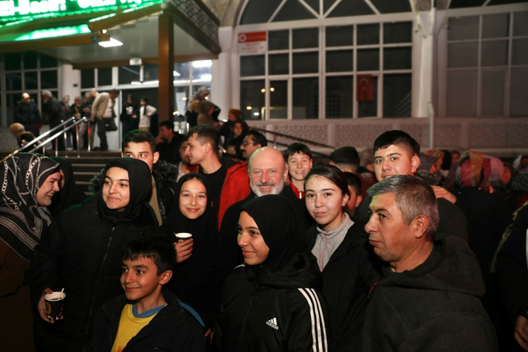 BAŞKAN ÇOLAKBAYRAKDAR, RAMAZAN’DA HER AKŞAM KOCASİNAN SAKİNLERİYLE BİRLİKTE