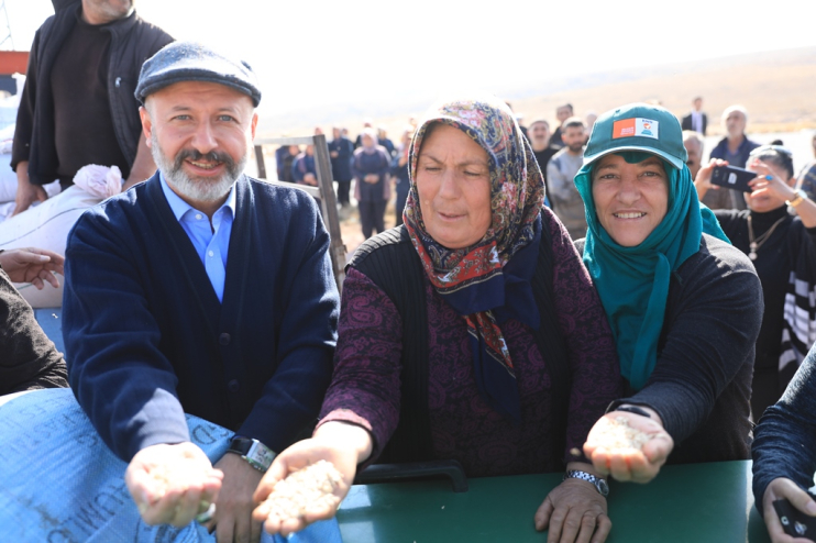 BAŞKAN ÇOLAKBAYRAKDAR, “KADINLARIMIZ, BİR ÖMÜR BOYU KIYMETLİ VE DEĞERLİDİR”