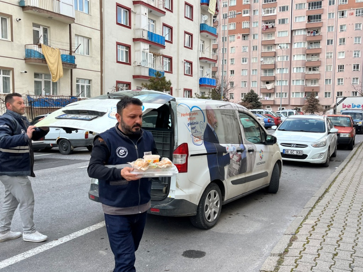 BAŞKAN ÇOLAKBAYRAKDAR, BÜYÜKLERİN GÖNLÜNÜ KAZANIYOR, HAYIR DUALARINI ALIYOR