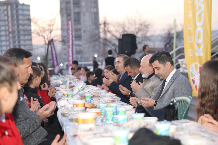 BAŞKAN ÇOLAKBAYRAKDAR, “SOFRALARIMIZDAN BEREKET, GÖNÜLLERİMİZDEN MUHABBET EKSİK OLMASIN”