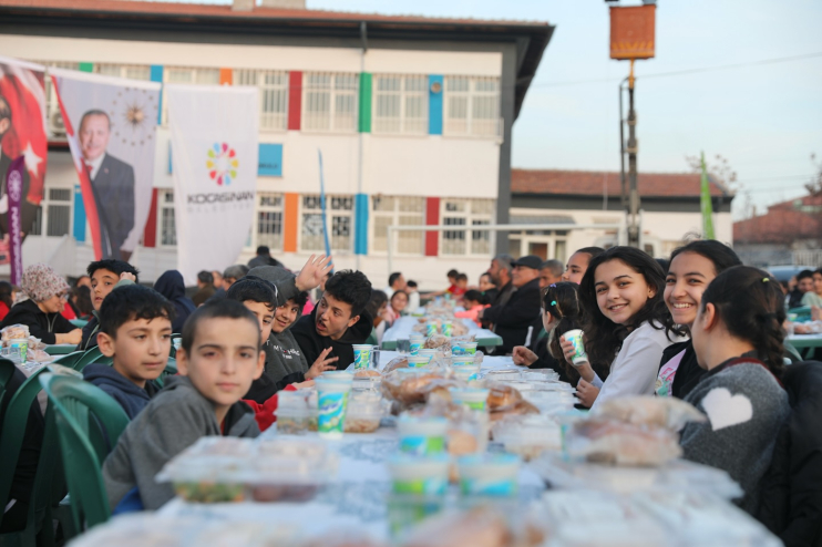 BAŞKAN ÇOLAKBAYRAKDAR, “SOFRALARIMIZDAN BEREKET, GÖNÜLLERİMİZDEN MUHABBET EKSİK OLMASIN”
