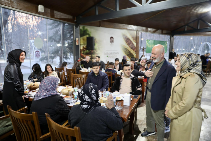 BAŞKAN ÇOLAKBAYRAKDAR, RAMAZAN İFTARINI YETİM ÇOCUKLARLA YAPTI