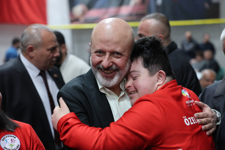 KOCASİNAN BELEDİYESİ, ENGELLİ VATANDAŞLARIN HAYATINI KOLAYLAŞTIRMAK İÇİN 40 AKÜLÜ ARAÇ DAĞITTI