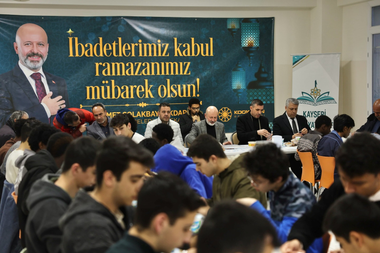 BAŞKAN ÇOLAKBAYRAKDAR, 52 FARKLI ÜLKEDEN ÖĞRENCİLERLE İFTAR SOFRASINDA BULUŞTU