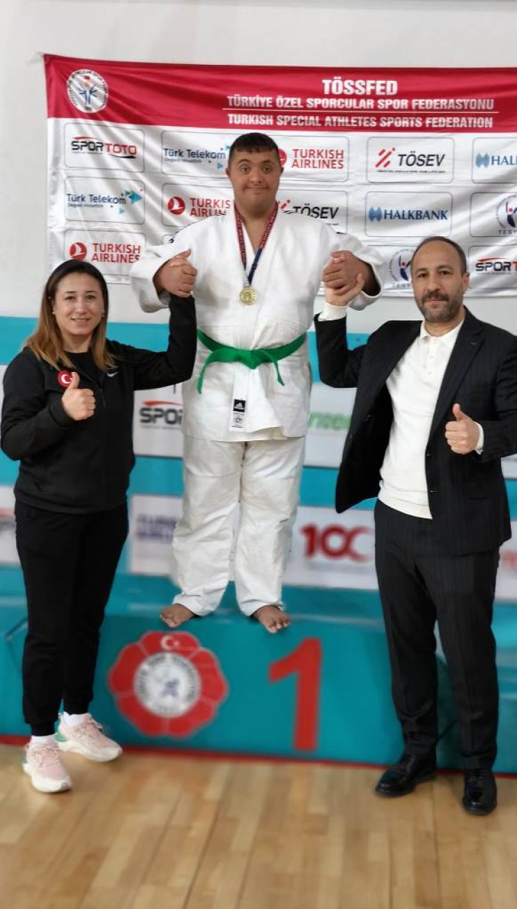 KOCASİNAN’IN SPORCUSU SAMET BALCI, BAŞKAN ÇOLAKBAYRAKDAR’A VERDİĞİ SÖZÜ TUTTU VE ALTIN MADALYA KAZANDI
