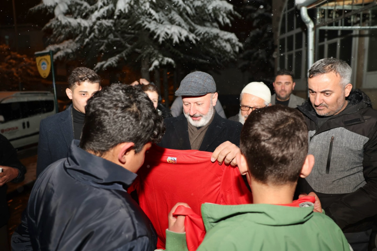 BAŞKAN ÇOLAKBAYRAKDAR, RAMAZAN BEREKETİNİ HER GÜN BİR MAHALLEDE PAYLAŞIYOR
