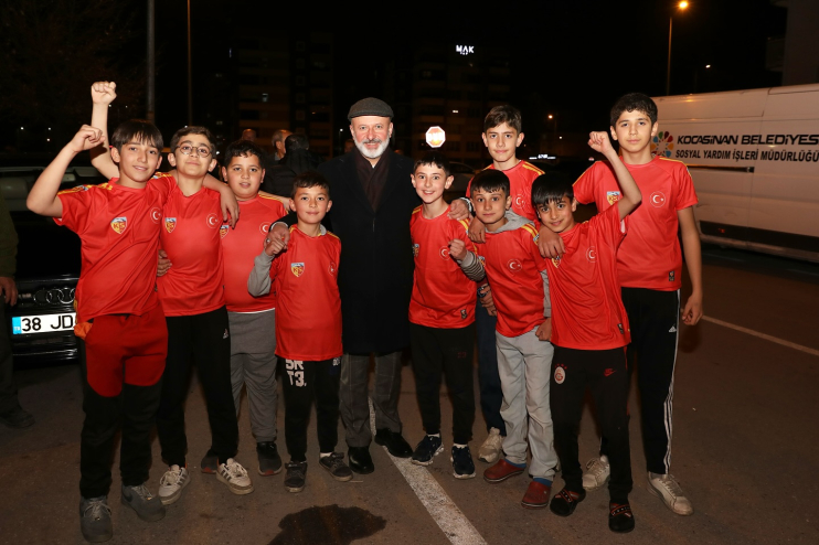 BAŞKAN ÇOLAKBAYRAKDAR, RAMAZAN BEREKETİNİ HER GÜN BİR MAHALLEDE PAYLAŞIYOR