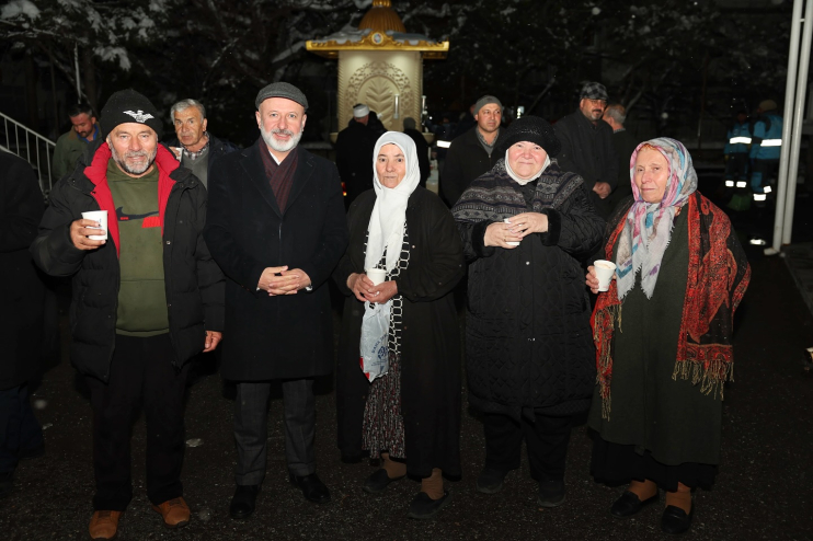 BAŞKAN ÇOLAKBAYRAKDAR, RAMAZAN BEREKETİNİ HER GÜN BİR MAHALLEDE PAYLAŞIYOR