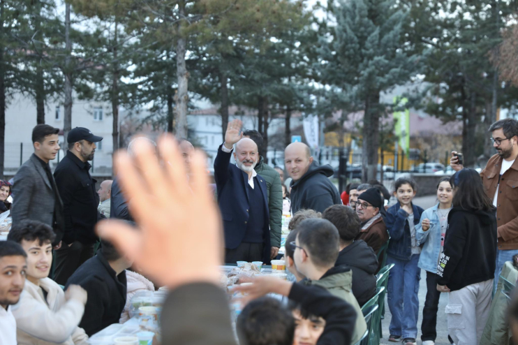 KOCASİNAN’DA İFTAR SOFRASI ERKİLET MAHALLESİ’NDE BEREKETLENDİ