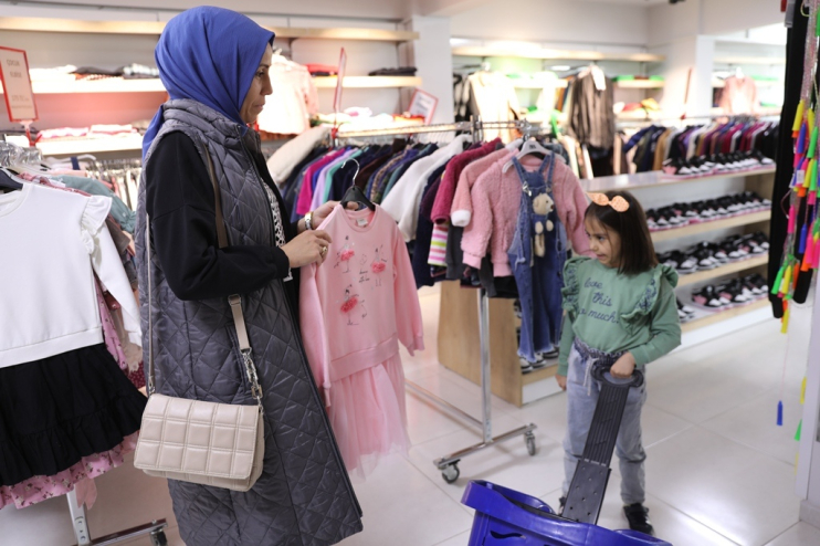KOCASİNAN’DA RAMAZAN BAYRAMINDA AİLELERİN YÜZÜNÜ GÜLDÜRDÜ