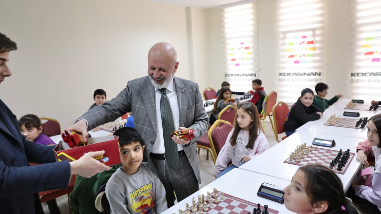 BAŞKAN ÇOLAKBAYRAKDAR: “HEDEFİMİZ KAYSERİ’Yİ SATRANÇTA MARKA ŞEHİR YAPMAK”