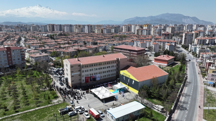 BAŞKAN ÇOLAKBAYRAKDAR: “ERVA, GENÇLİĞİN GELECEĞİNİ İNŞA EDİYOR”