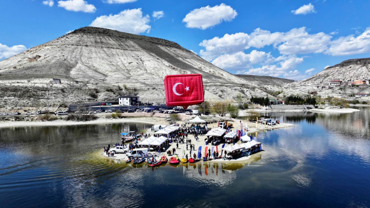 VALİ ÇİÇEK: “BU YIL TURİZMİN PARLAYAN YILDIZI BAYRAMHACI OLACAK”