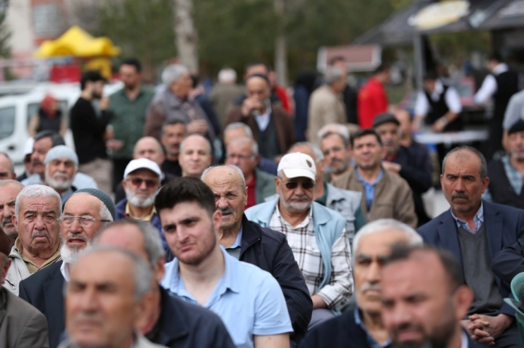 BAŞKAN ÇOLAKBAYRAKDAR: “HER BİR MAHALLENİN ÇEHRESİNİ DEĞİŞTİREN, DEĞER KATAN PROJELERE İMZA ATTIK”