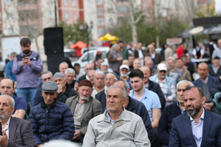 BAŞKAN ÇOLAKBAYRAKDAR: “HER BİR MAHALLENİN ÇEHRESİNİ DEĞİŞTİREN, DEĞER KATAN PROJELERE İMZA ATTIK”