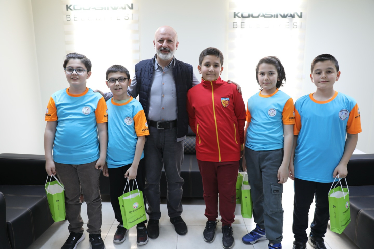 BAŞKAN ÇOLAKBAYRAKDAR: "LİDER ŞEHİR KAYSERİ, ŞİMDİ DE SATRANÇTA ÖNCÜ OLACAK"