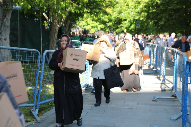 DOMATES FİDESI DAĞITIMINDA KUYRUĞUN SONU YOK.