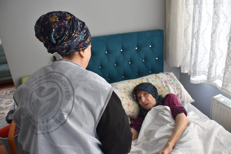 BAŞKAN ÇOLAKBAYRAKDAR: “EVDE SAĞLIK HİZMETİMİZLE DE GÖNÜLLERE DOKUNUYORUZ” 