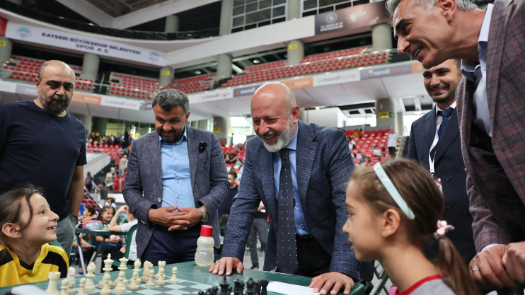 BAŞKAN ÇOLAKBAYRAKDAR, “SATRANÇTA KAZANAN TÜRKİYE’NİN GELECEĞİ EVLATLARIMIZDIR”
