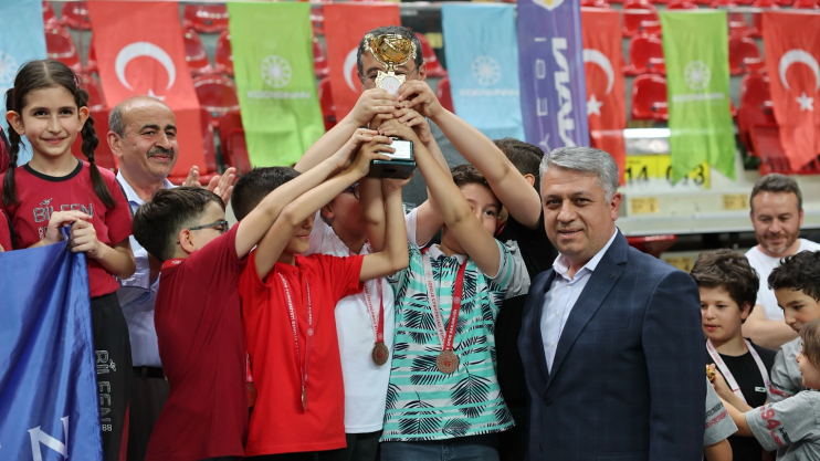BAŞKAN ÇOLAKBAYRAKDAR: “KAYSERİ’Yİ SATRANÇTA DA MARKA ŞEHİR YAPMAK İÇİN ÇALIŞIYORUZ”