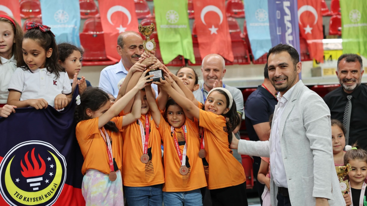 BAŞKAN ÇOLAKBAYRAKDAR: “KAYSERİ’Yİ SATRANÇTA DA MARKA ŞEHİR YAPMAK İÇİN ÇALIŞIYORUZ”