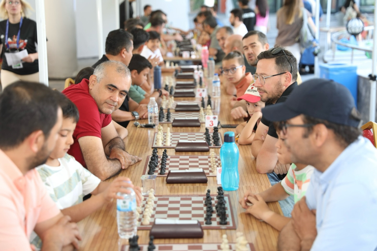 BAŞKAN ÇOLAKBAYRAKDAR: “ÇOCUKLARIMIZI AİLELERİYLE BULUŞTURACAK PROGRAMLARI ARTIRACAĞIZ”