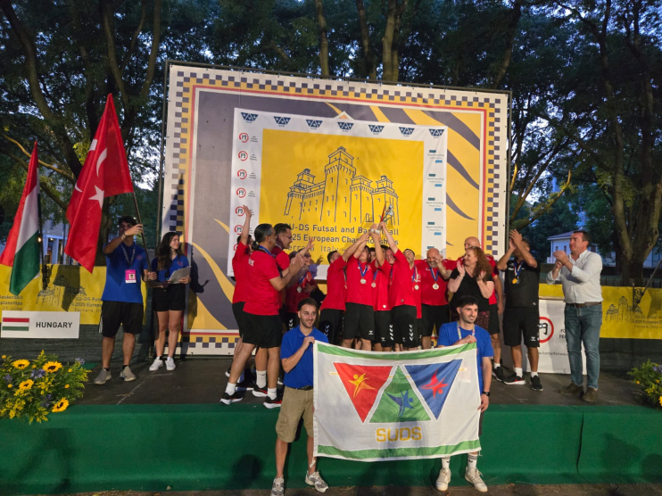 BAŞKAN ÇOLAKBAYRAKDAR, AVRUPA İKİNCİSİ OLAN KOCASİNAN’IN ÖZEL SPORCUSUNU TEBRİK ETTİ
