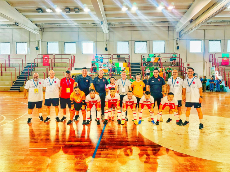 BAŞKAN ÇOLAKBAYRAKDAR, AVRUPA İKİNCİSİ OLAN KOCASİNAN’IN ÖZEL SPORCUSUNU TEBRİK ETTİ