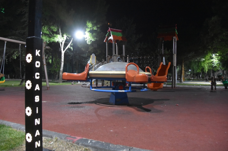 KOCASİNAN’IN GÖZ ALICI PARKLARI ŞEHRE RENK KATIYOR