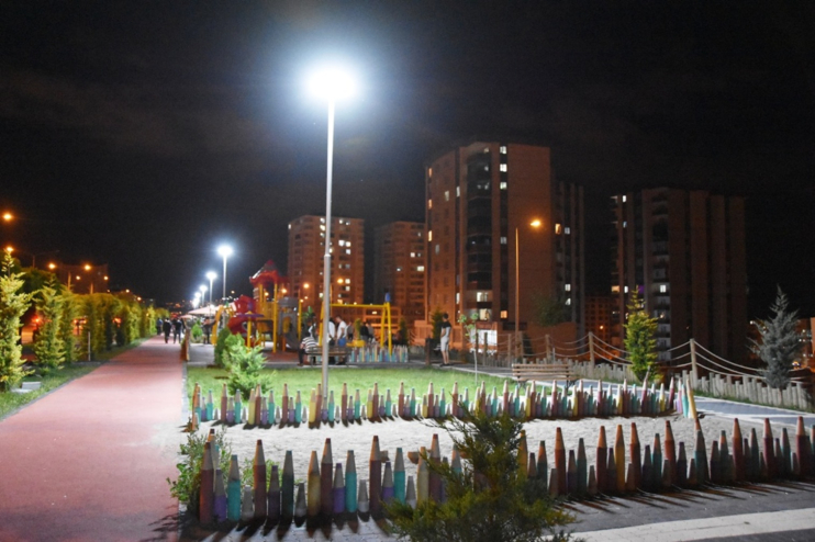 KOCASİNAN’IN GÖZ ALICI PARKLARI ŞEHRE RENK KATIYOR