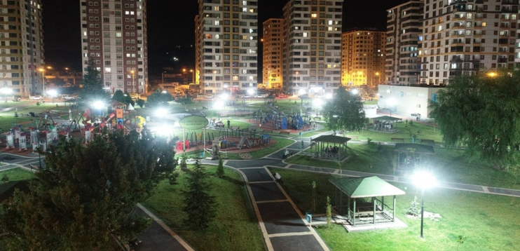 KOCASİNAN’IN GÖZ ALICI PARKLARI ŞEHRE RENK KATIYOR