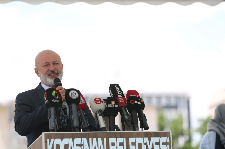 BAŞKAN ÇOLAKBAYRAKDAR: “KENTSEL DÖNÜŞÜME KAYSERİ USULÜ DOKUNUŞ: ÜÇ HİZMET AYNI ANDA HAYATA GEÇİYOR”