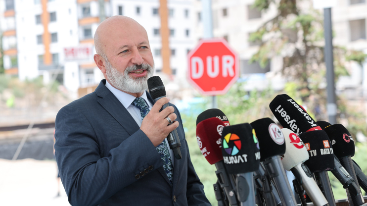 BAŞKAN ÇOLAKBAYRAKDAR: “KENTSEL DÖNÜŞÜME KAYSERİ USULÜ DOKUNUŞ: ÜÇ HİZMET AYNI ANDA HAYATA GEÇİYOR”